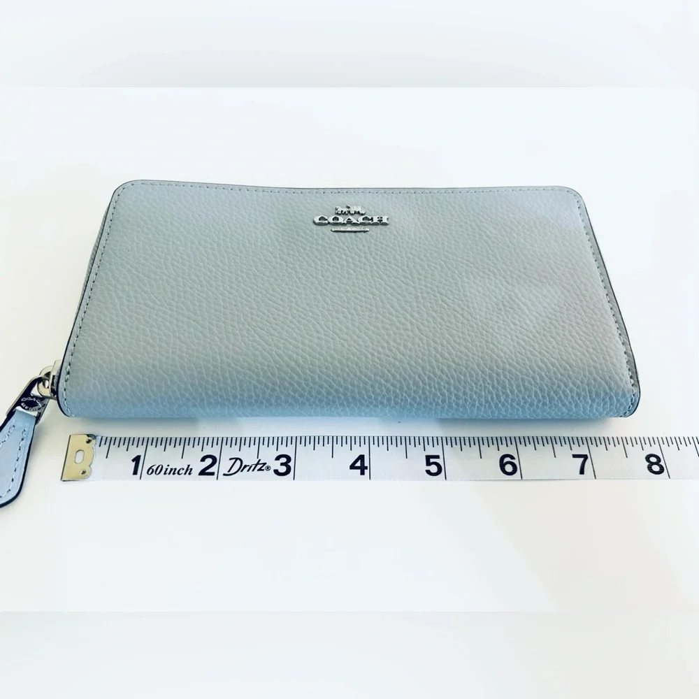 Coach Light Blue Leather Wallet.  Zipper Compartment w/Credit Card Slots. - Picture 5 of 8